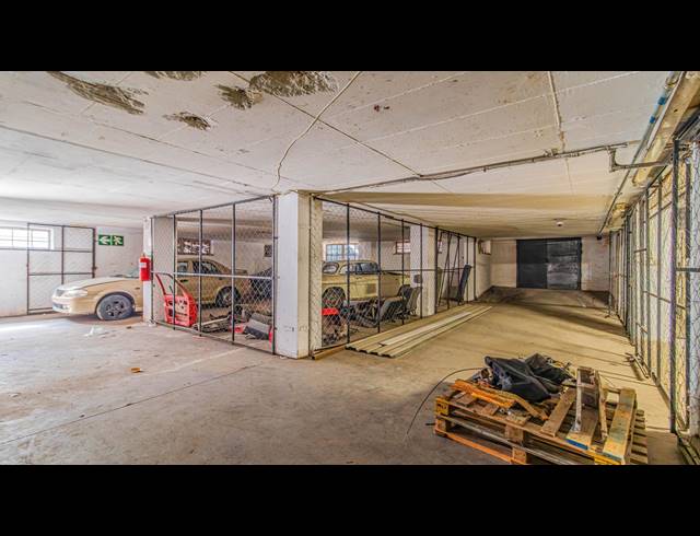 1,963M² FACTORY FOR SALE IN BOOYSENS